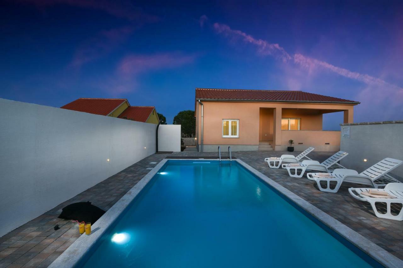Holiday Home Luka Zadar Eksteriør bilde